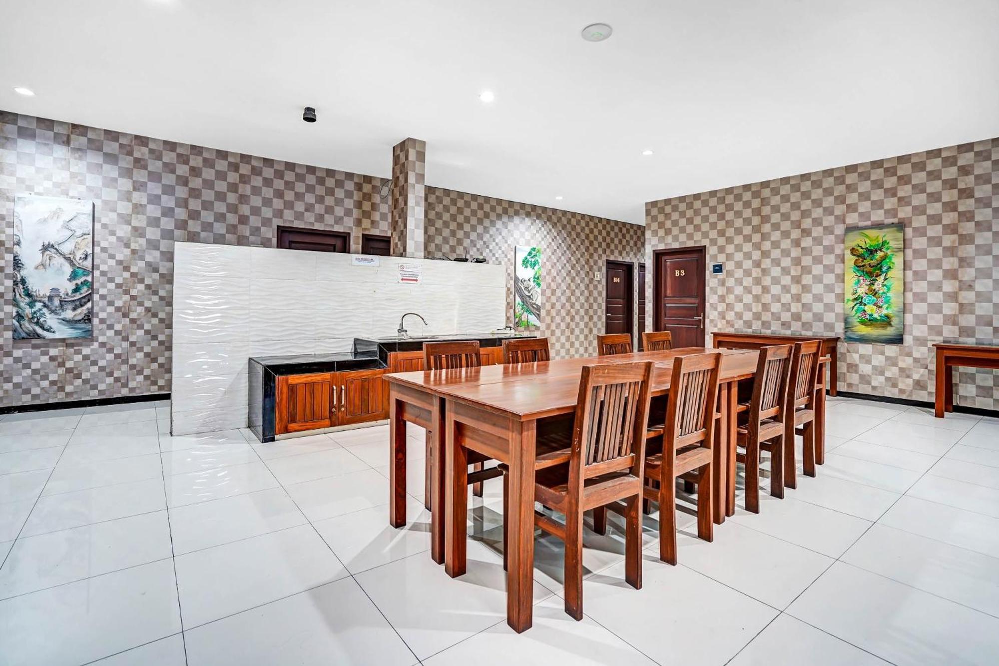 Oyo 90889 Dkb Residence Surabaya Exterior photo